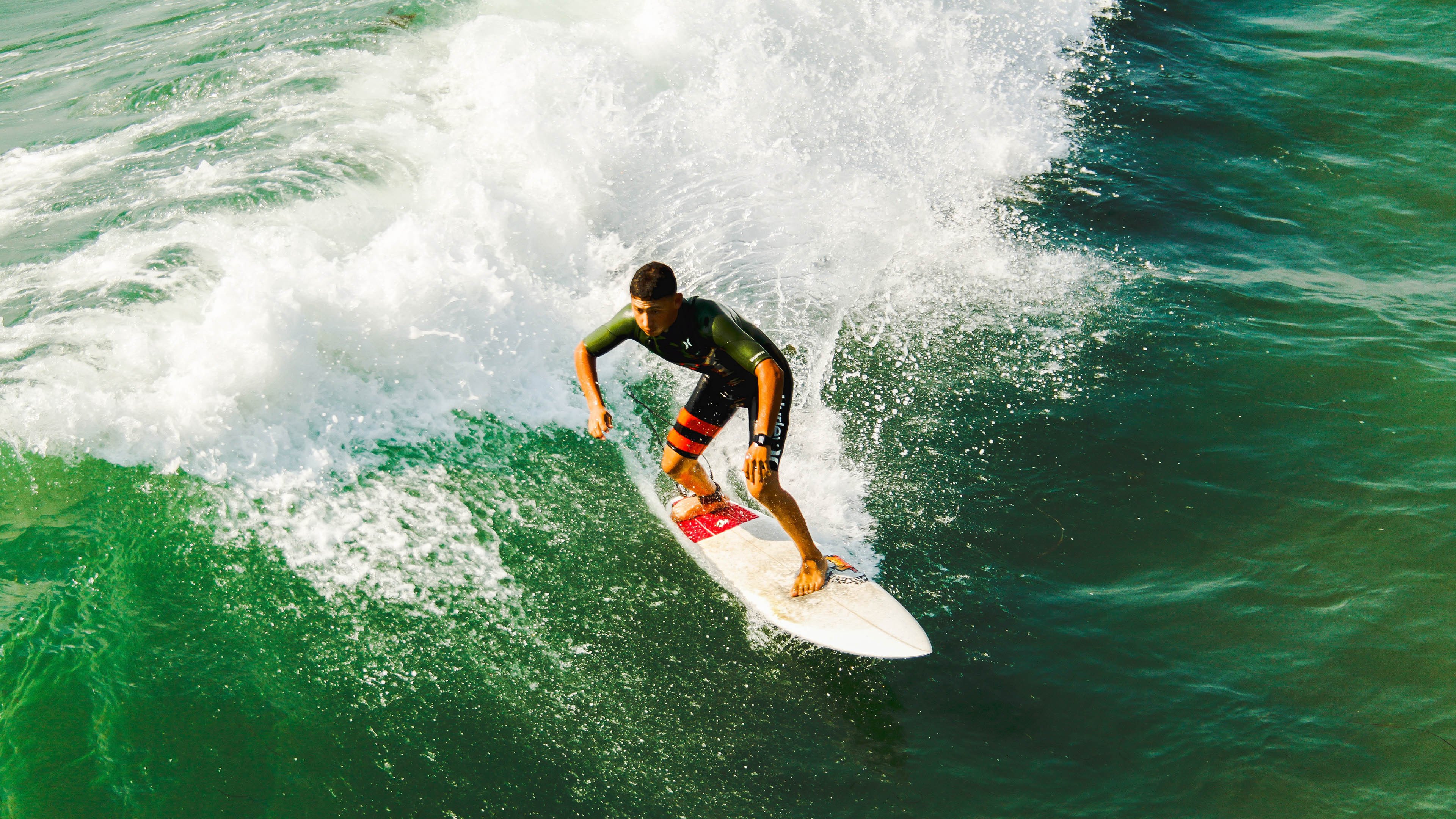 爱游戏体育在线app-米切尔突破犀利骑士反击连得八分，米切尔休战三将20+补缺 爵士力擒灰熊喜迎7连胜
