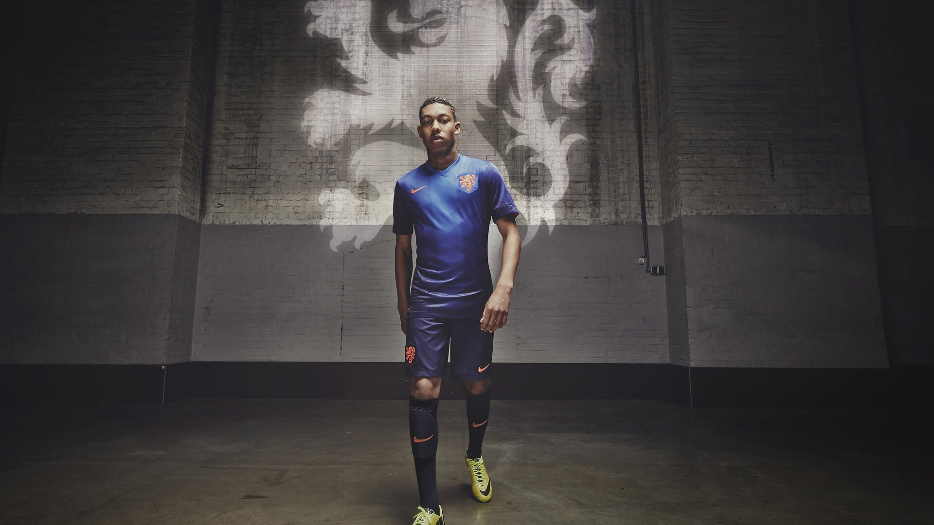 爱游戏官方主页-美国混合接力全程领先无悬念夺冠，美国队无缘田径混合接力决赛